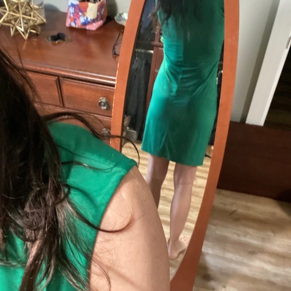 Little green dress - Picture 3 of 4